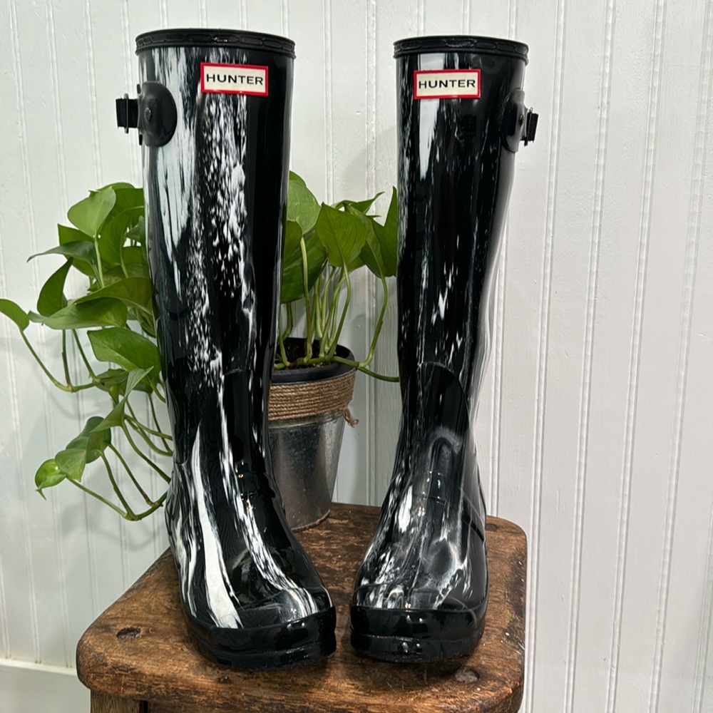 Hunter boots tall, black and white marbled rain boots